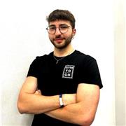 Personal trainer laureato magistrale in Scienze Motorie, specializzato in allenamento personalizzato a Bologna e online